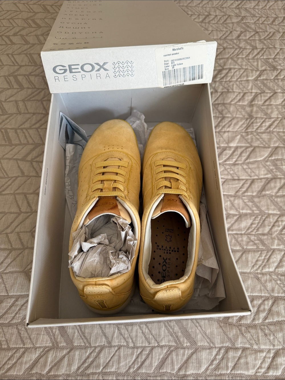 Geox Women’s Mustard Yellow nubuck  Sneakers like size 8
